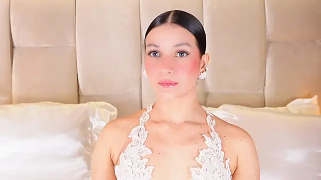 Snapshot of KiraKayleigh1 chatting on 30, 11, 2025 KiraKayleigh1 online show from 30, 11, 2025