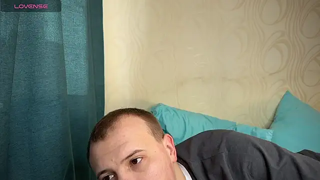 Snapshot of MrMrsRight chatting on 24, 2, 2025 MrMrsRight online show from 24, 2, 2025