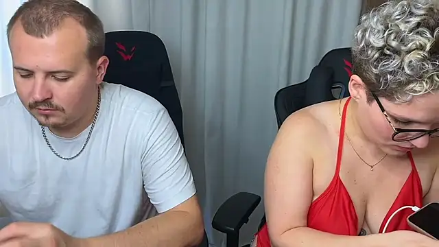 Snapshot of MrMrsRight chatting on 16, 9, 2025 MrMrsRight online show from 16, 9, 2025