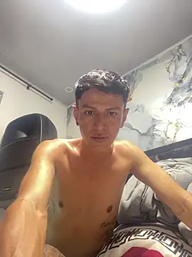 Snapshot of andy_dwels777 chatting on 18, 12, 2025 andy dwels777 online show from 18, 12, 2025