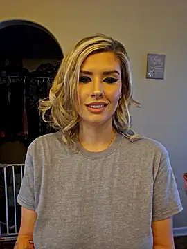 Snapshot of ellieconradxo chatting on 7, 3, 2025 ellieconradxo online show from 7, 3, 2025