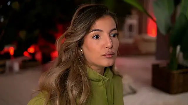 KellyMathews online show from 22, 12, 2025