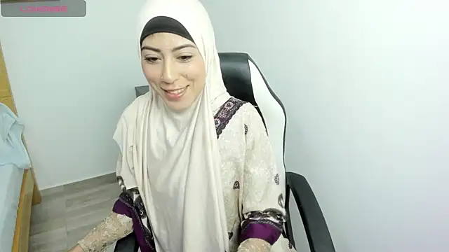 chaymae nah  online show from 10, 3, 2025