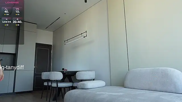 Snapshot of diffgirls2 chatting on 28, 1, 2025 diffgirls2 online show from 28, 1, 2025