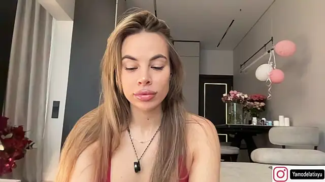 Snapshot of diffgirls2 chatting on 5, 10, 2025 diffgirls2 online show from 5, 10, 2025