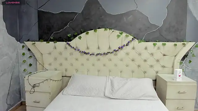 Snapshot of AmberGreyy_ chatting on 21, 11, 2025 AmberGreyy online show from 21, 11, 2025