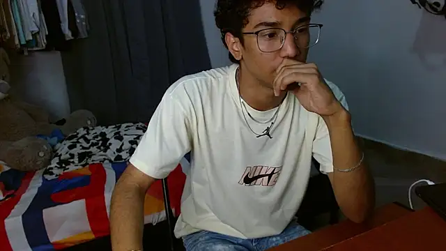 Snapshot of harrytwink18 chatting on 16, 2, 2026 harrytwink18 online show from 16, 2, 2026