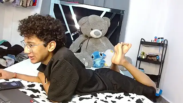 Snapshot of harrytwink18 chatting on 19, 2, 2026 harrytwink18 online show from 19, 2, 2026