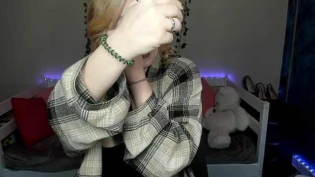 Emily Gin online show from 19, 11, 2025