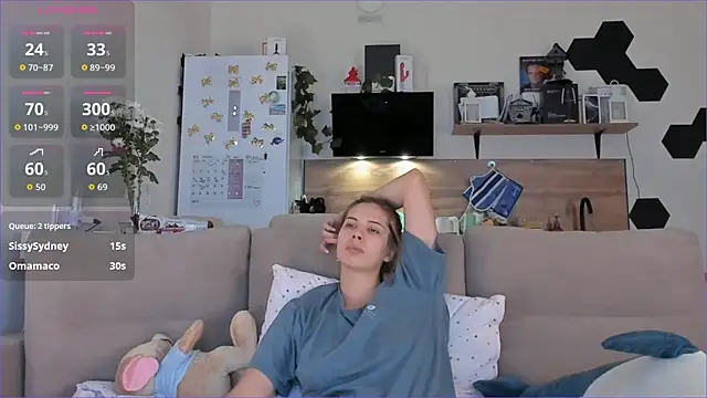 Girl alone home online show from 19, 10, 2025