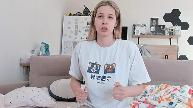 Girl alone home online show from 17, 5, 2026