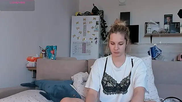 Girl alone home online show from 25, 5, 2026
