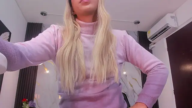 Snapshot of Tiff_Valentine chatting on 2, 2, 2025 Tiff Valentine online show from 2, 2, 2025