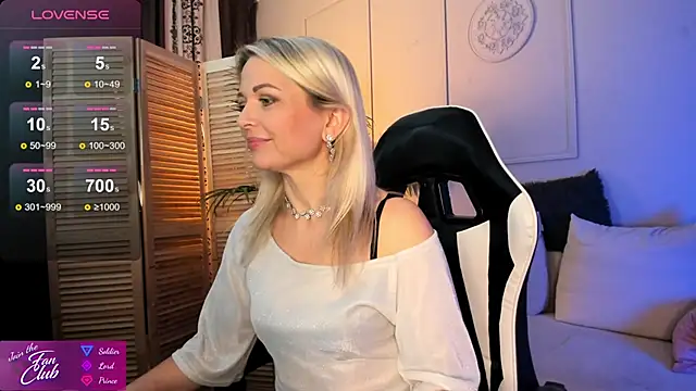 Snapshot of Gloria_Lovely chatting on 12, 12, 2024 Gloria Lovely online show from 12, 12, 2024