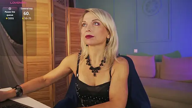 Gloria Lovely online show from 2, 12, 2025