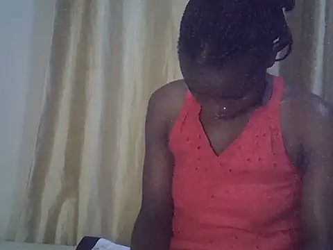 Snapshot of sweet_love00 chatting on 21, 11, 2025 sweet love00 online show from 21, 11, 2025