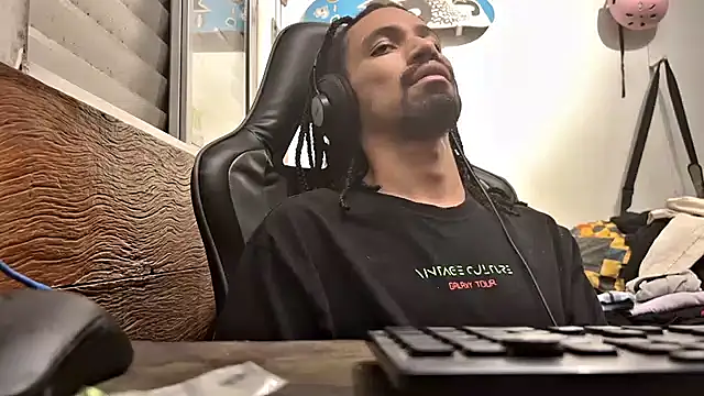 Snapshot of hotcamboy420 chatting on 16, 2, 2025 hotcamboy420 online show from 16, 2, 2025