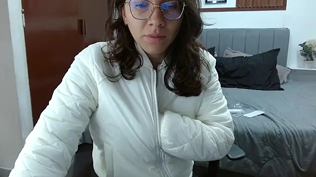 Snapshot of karlamorris_ chatting on 3, 6, 2026 karlamorris online show from 3, 6, 2026