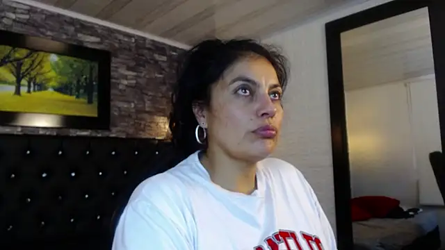 Snapshot of Lust_Mom41 chatting on 4, 12, 2024 Lust Mom41 online show from 4, 12, 2024