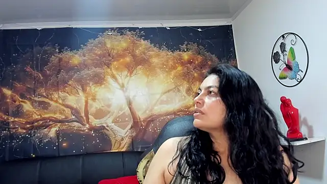 Snapshot of Lust_Mom41 chatting on 5, 12, 2024 Lust Mom41 online show from 5, 12, 2024