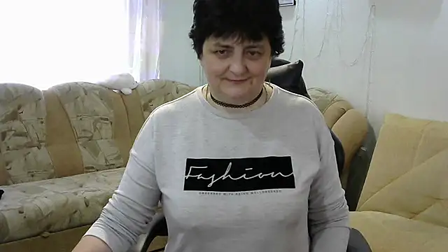 IsXLoves online show from 26, 2, 2025