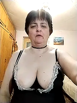 IsXLoves online show from 11, 9, 2025