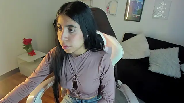Snapshot of lunitaa18 chatting on 24, 9, 2025 lunitaa18 online show from 24, 9, 2025