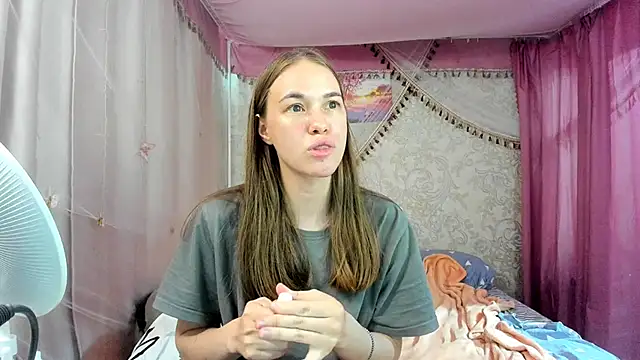 Snapshot of leila_bambi_ chatting on 9, 6, 2026 leila bambi online show from 9, 6, 2026