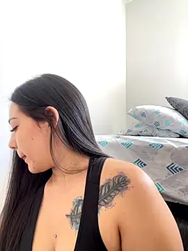 Latina vanessa online show from 1, 11, 2025