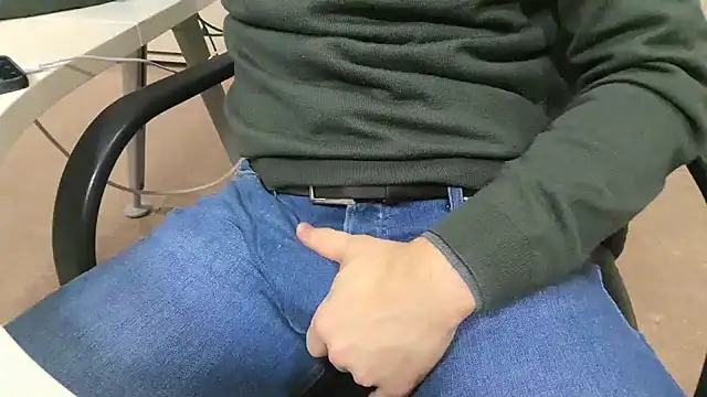 alessandroman2114 online show from 4, 2, 2026