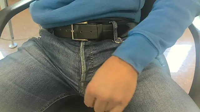 alessandroman2114 online show from 25, 3, 2026