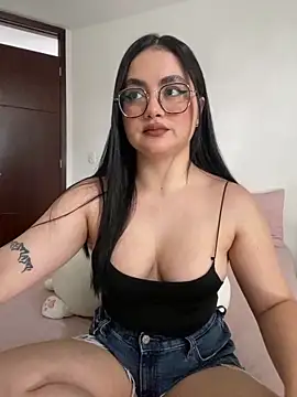 Snapshot of montmariana chatting on 19, 6, 2026 montmariana online show from 19, 6, 2026