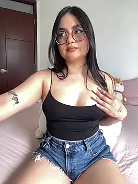 Snapshot of montmariana chatting on 8, 7, 2026 montmariana online show from 8, 7, 2026
