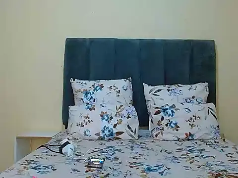 curvycloe1 online show from 24, 4, 2026