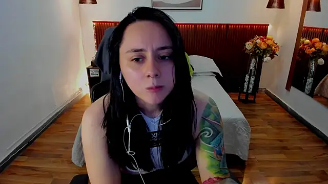 Snapshot of KatherineBond chatting on 22, 7, 2026 KatherineBond online show from 22, 7, 2026