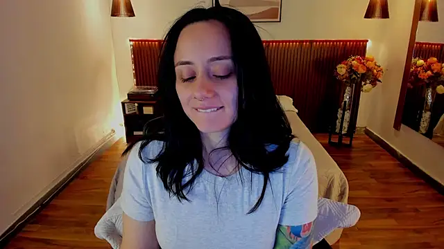 Snapshot of KatherineBond chatting on 28, 7, 2026 KatherineBond online show from 28, 7, 2026