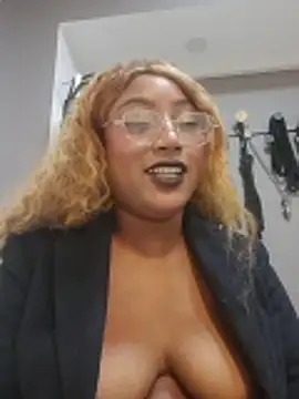 Adelehottman online show from 17, 4, 2026