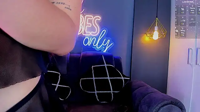 Snapshot of LOLIITA__LOVE chatting on 1, 11, 2025 LOLIITA LOVE online show from 1, 11, 2025