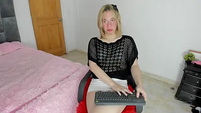  Little angel69 online show from 28, 2, 2025