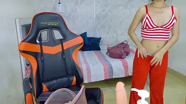 Snapshot of emy_0 chatting on 17, 6, 2026 emy 0 online show from 17, 6, 2026