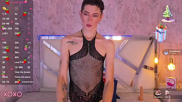 Snapshot of dominic_thailor chatting on 17, 12, 2025 dominic thailor online show from 17, 12, 2025