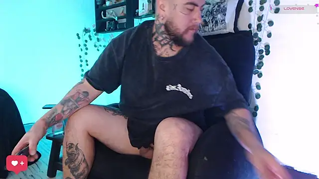 Snapshot of Ash_gusbig chatting on 4, 12, 2024 Ash gusbig online show from 4, 12, 2024