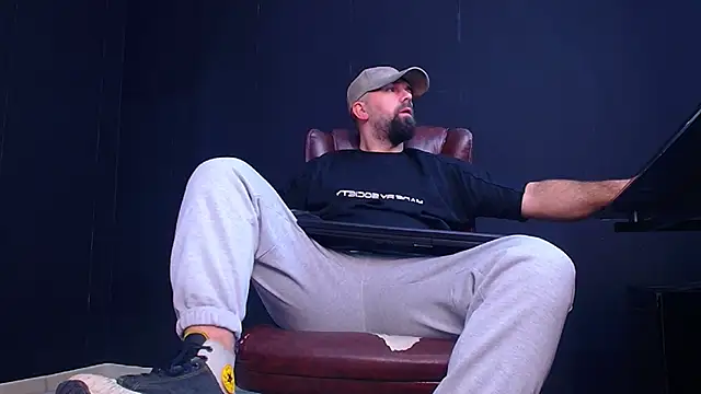 Snapshot of JackEthann chatting on 4, 10, 2025 JackEthann online show from 4, 10, 2025