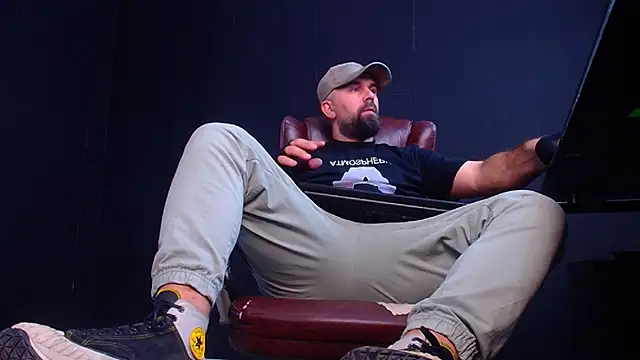 Snapshot of JackEthann chatting on 13, 10, 2025 JackEthann online show from 13, 10, 2025