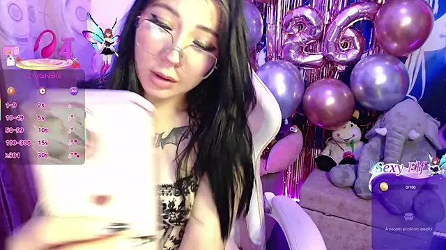 Snapshot of GamerCarrie chatting on 10, 5, 2026 GamerCarrie online show from 10, 5, 2026