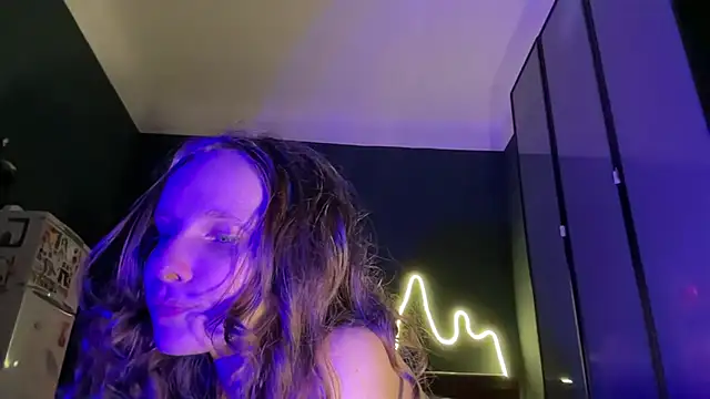 Snapshot of MikkyMoony chatting on 9, 10, 2025 MikkyMoony online show from 9, 10, 2025