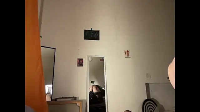 Snapshot of MikkyMoony chatting on 1, 11, 2025 MikkyMoony online show from 1, 11, 2025