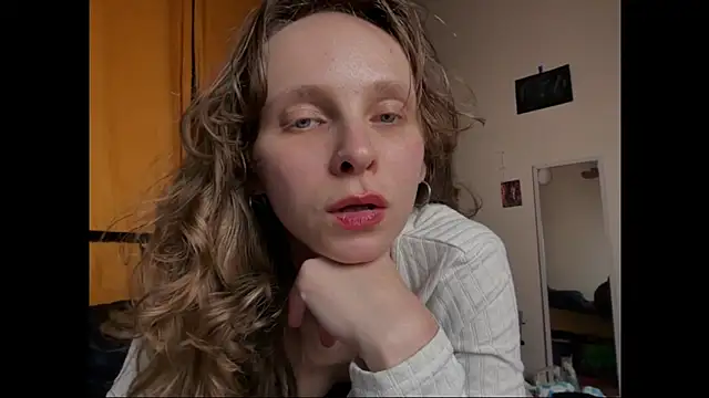 Snapshot of MikkyMoony chatting on 23, 11, 2025 MikkyMoony online show from 23, 11, 2025