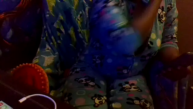 EbonyFetishQueen online show from 14, 1, 2026