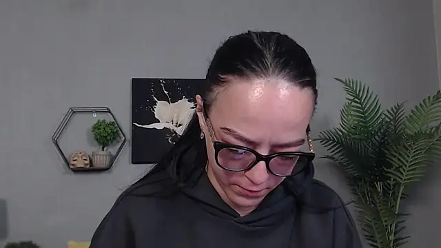 Snapshot of IzabelllNoir chatting on 17, 5, 2026 IzabelllNoir online show from 17, 5, 2026